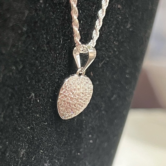 Pave’ Moissanite heart pendant set in 925 Sterling silver with 925 rope chain - Picture 3 of 7
